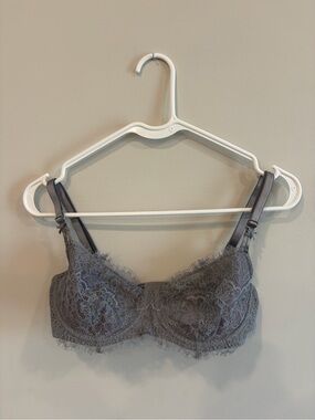 Victoria's Secret Lace Underwire Bra - Light Gray